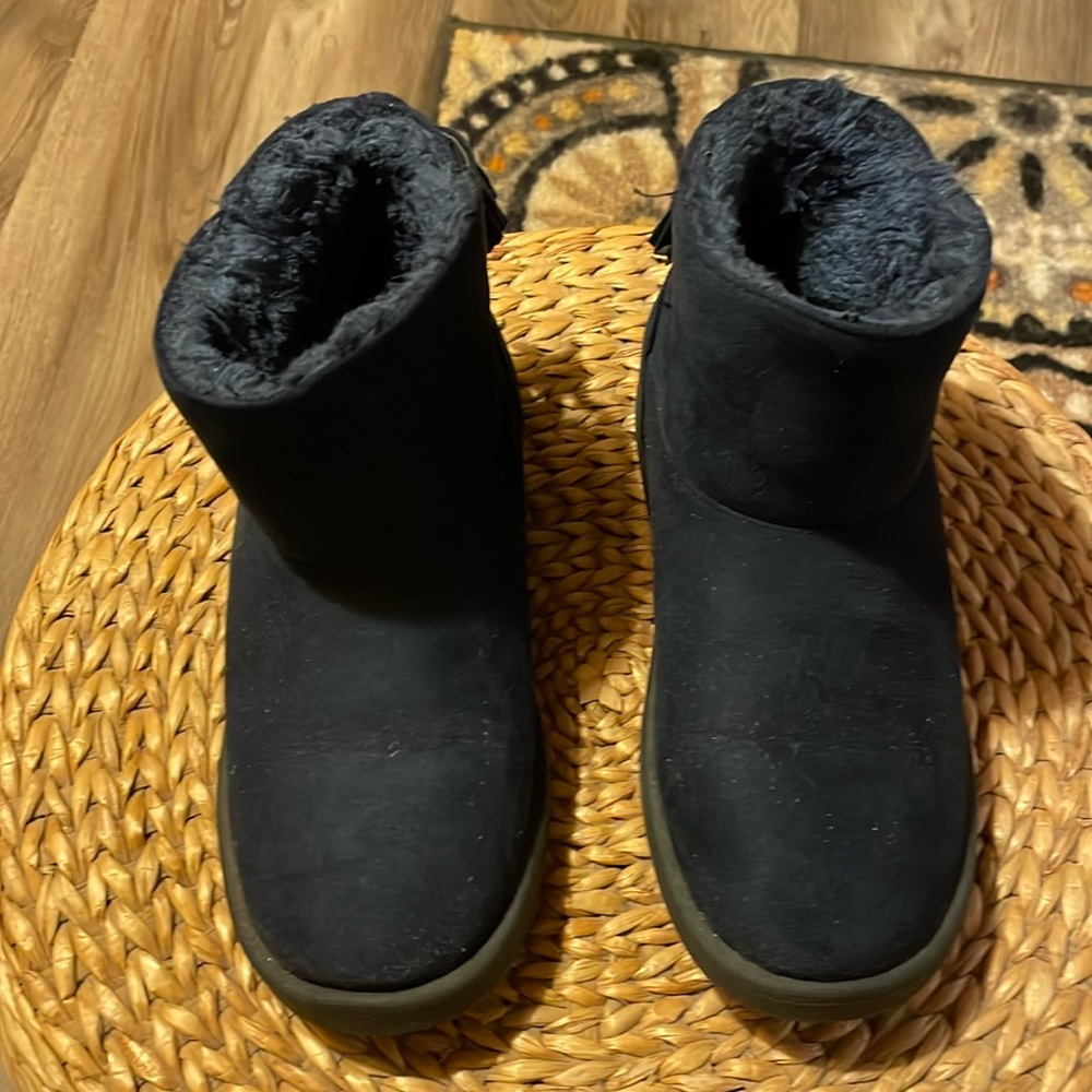Joe Boxer navy blue boots, pull on, back tassel, Size 5, great condition